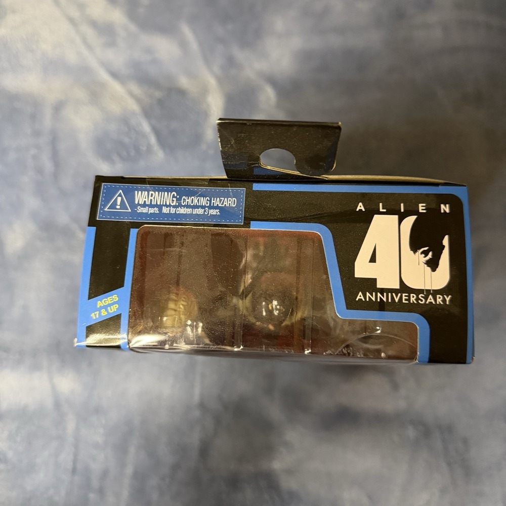 NECA Alien Lambert Compression Suit - 7" Action Figure - Reel Toys NEW - Picture 3 of 5